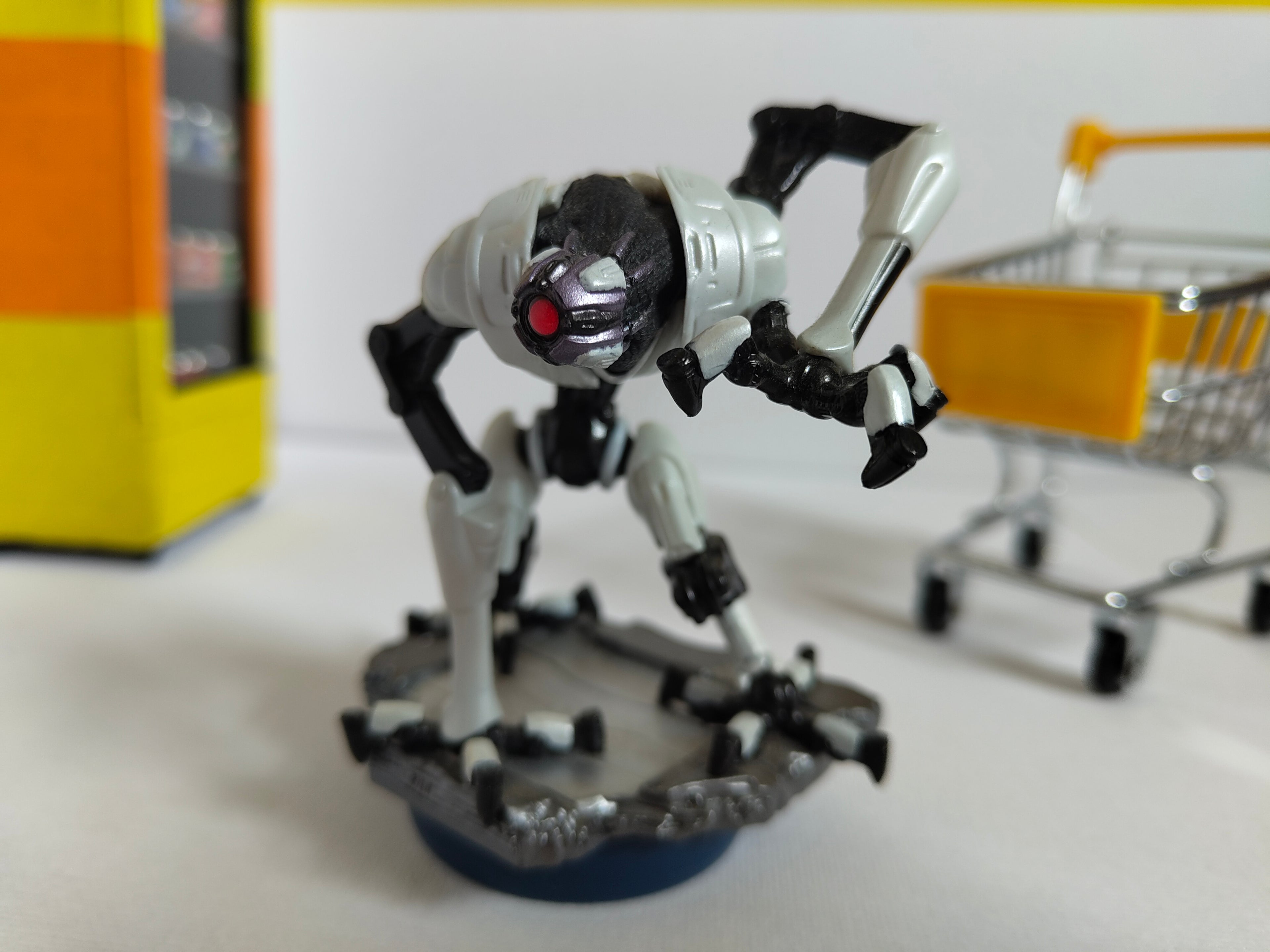 E.M.M.I Amiibo Metroid Dread